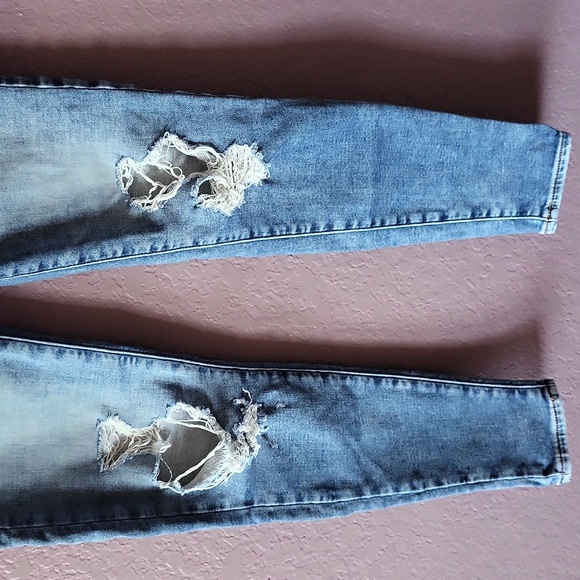 American Eagle Outfitters Distressed Jeans - Picture 4 of 13